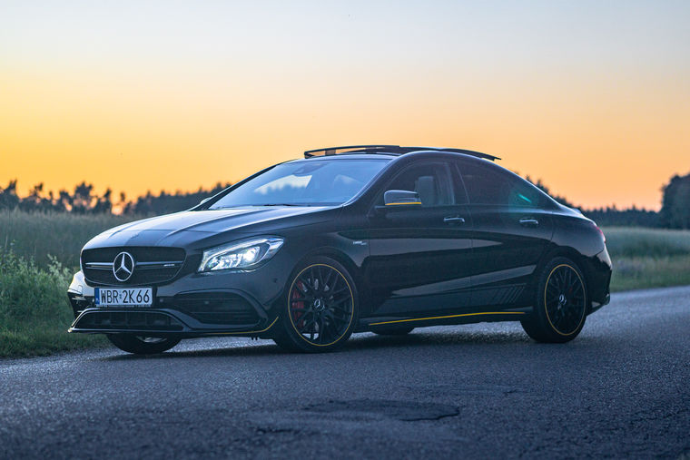 MERCEDES-AMG CLA 45 Yellow Night Edition