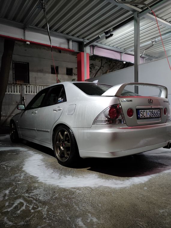 LEXUS IS 200