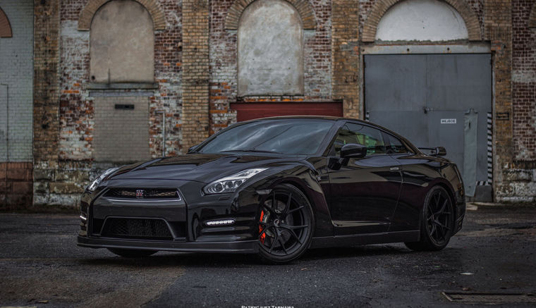 NISSAN GTR