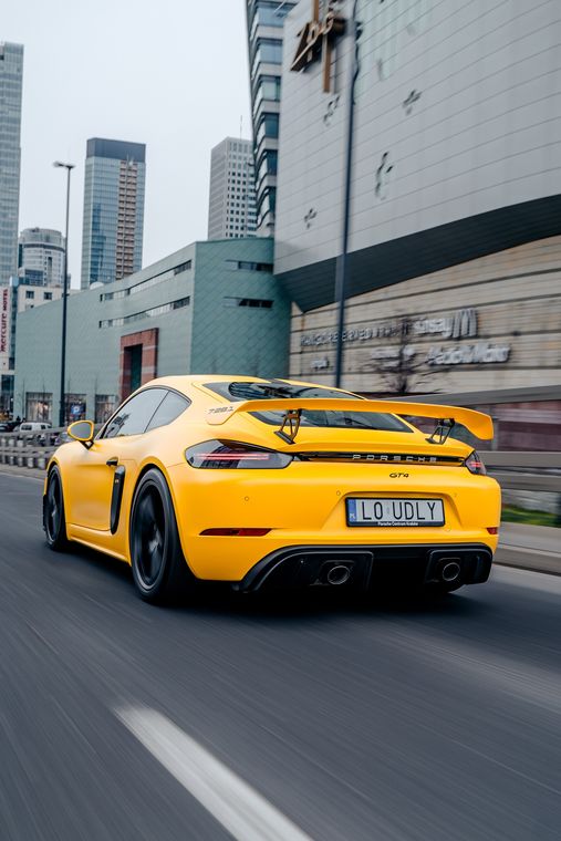PORSCHE 718 Cayman GT4