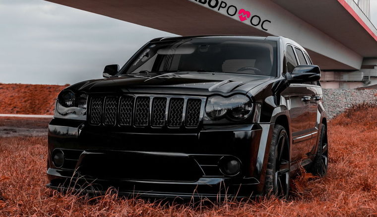 JEEP GRAND CHEROKEE SRT-8