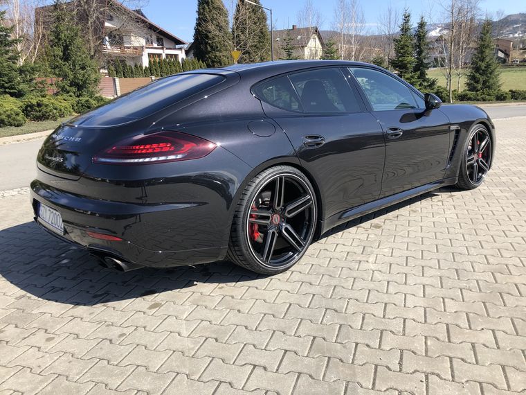 PORSCHE panamera GTS
