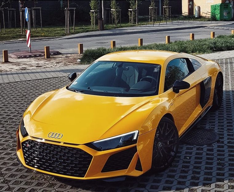 AUDI R8